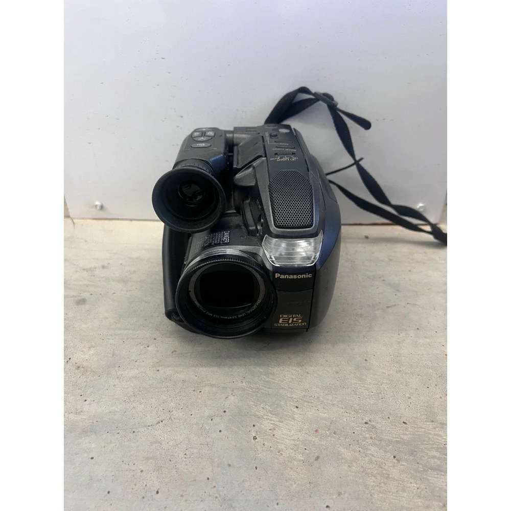 Vintage Panasonic Palmcorder VHS-C PV-L658 Camcorder 23x Zoom Battery Charger